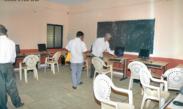 4 COMPUTER LAB